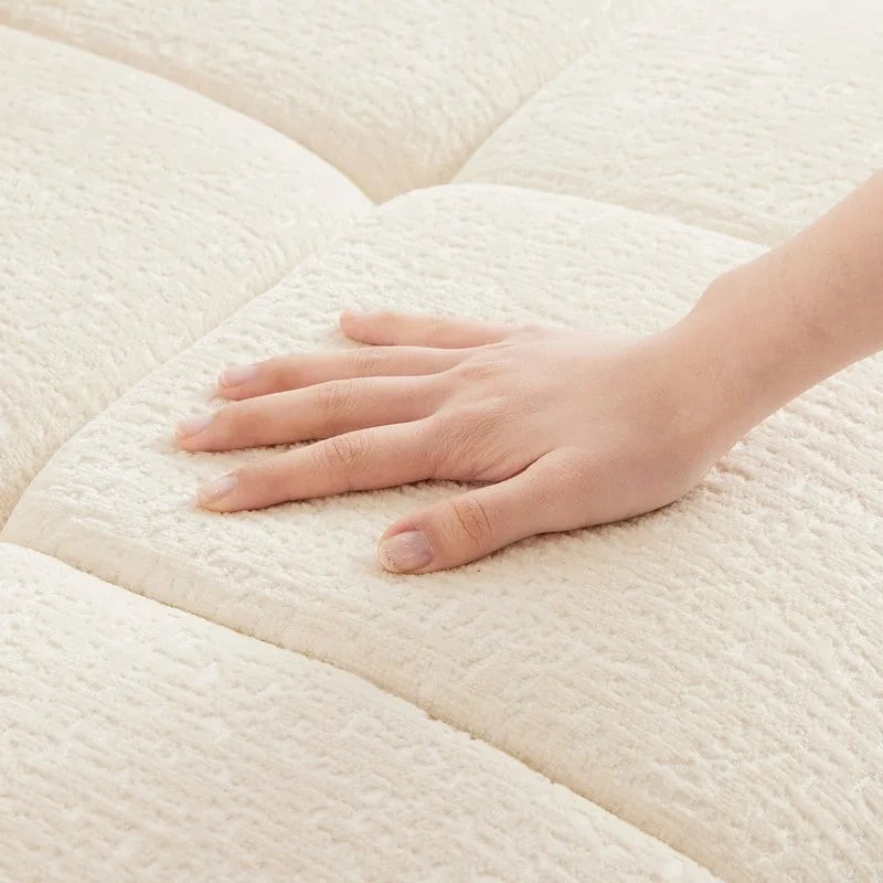110.2 Canapé rembourré 3 places en chenille, 2 poufs