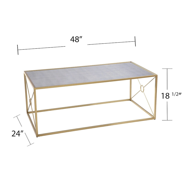Table basse en métal doré de style transitoire